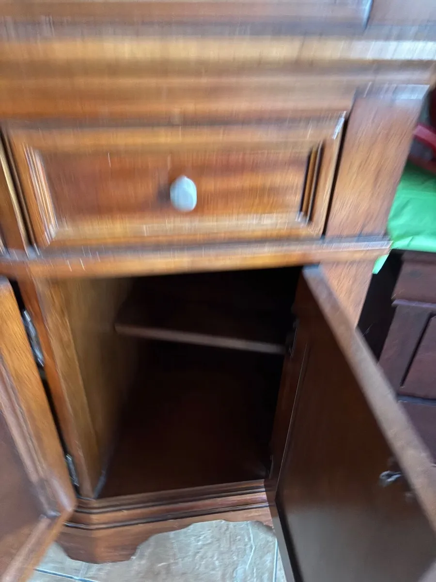 China Cabinet - Image 1