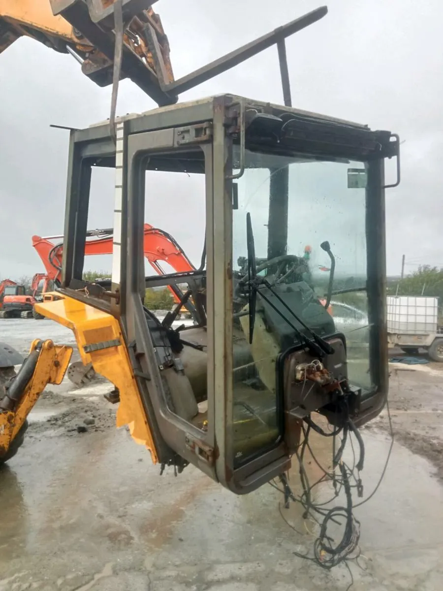 Renault tractor parts - Image 1