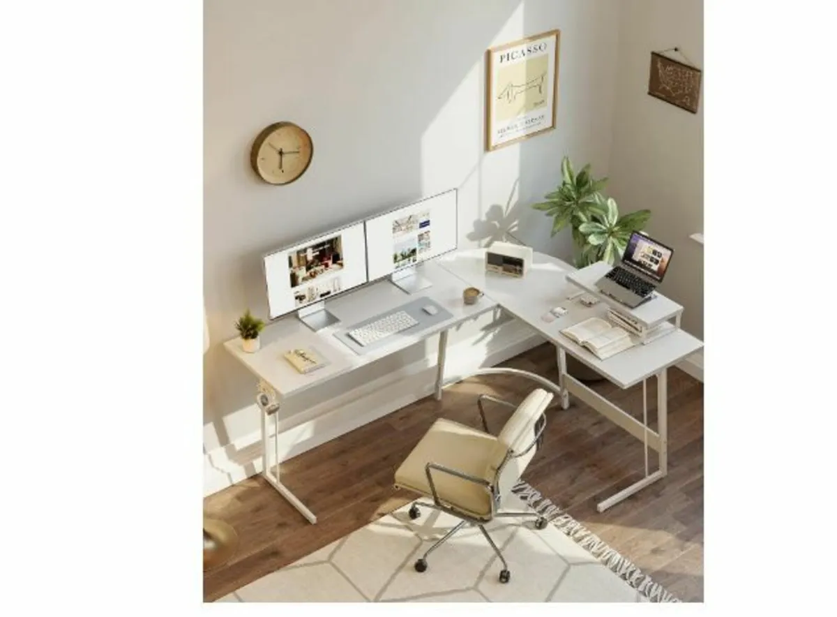 About this item Desk L shape: The L-shaped design - Image 2