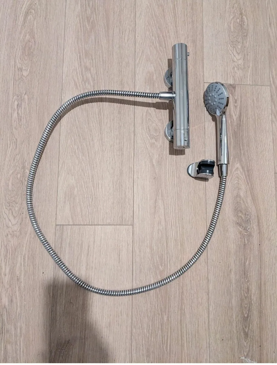 FREE Bathware (Sink x2, shower head x2) - Image 2
