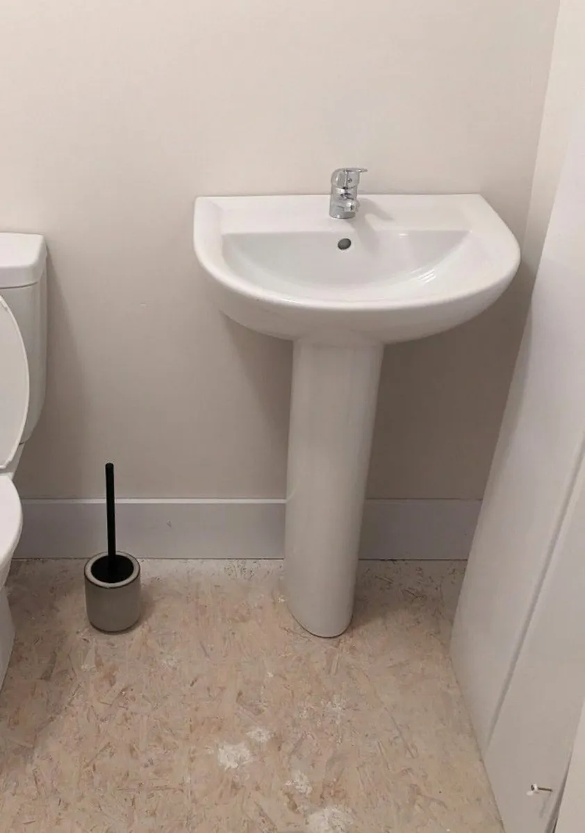 FREE Bathware (Sink x2, shower head x2) - Image 1