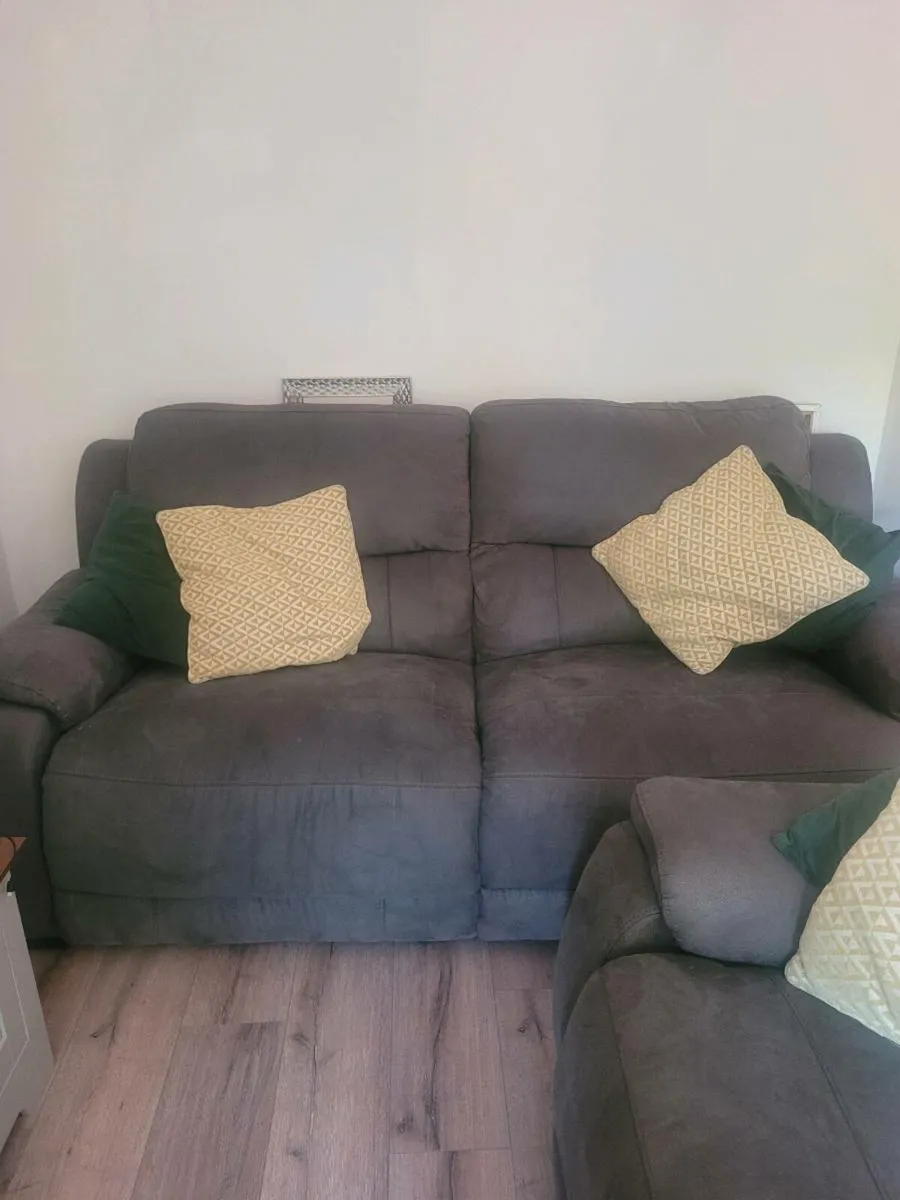 Electric recliner - Image 1