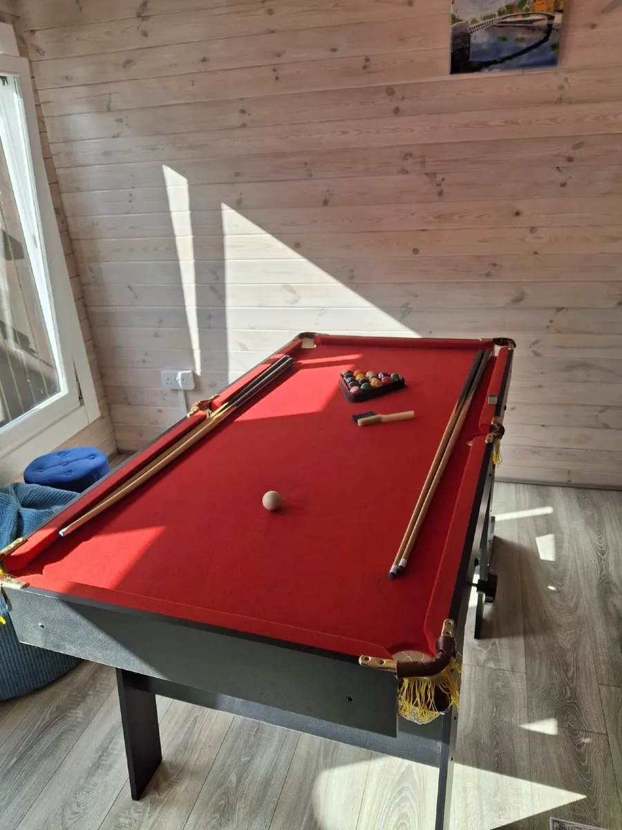 Pool table - Image 1
