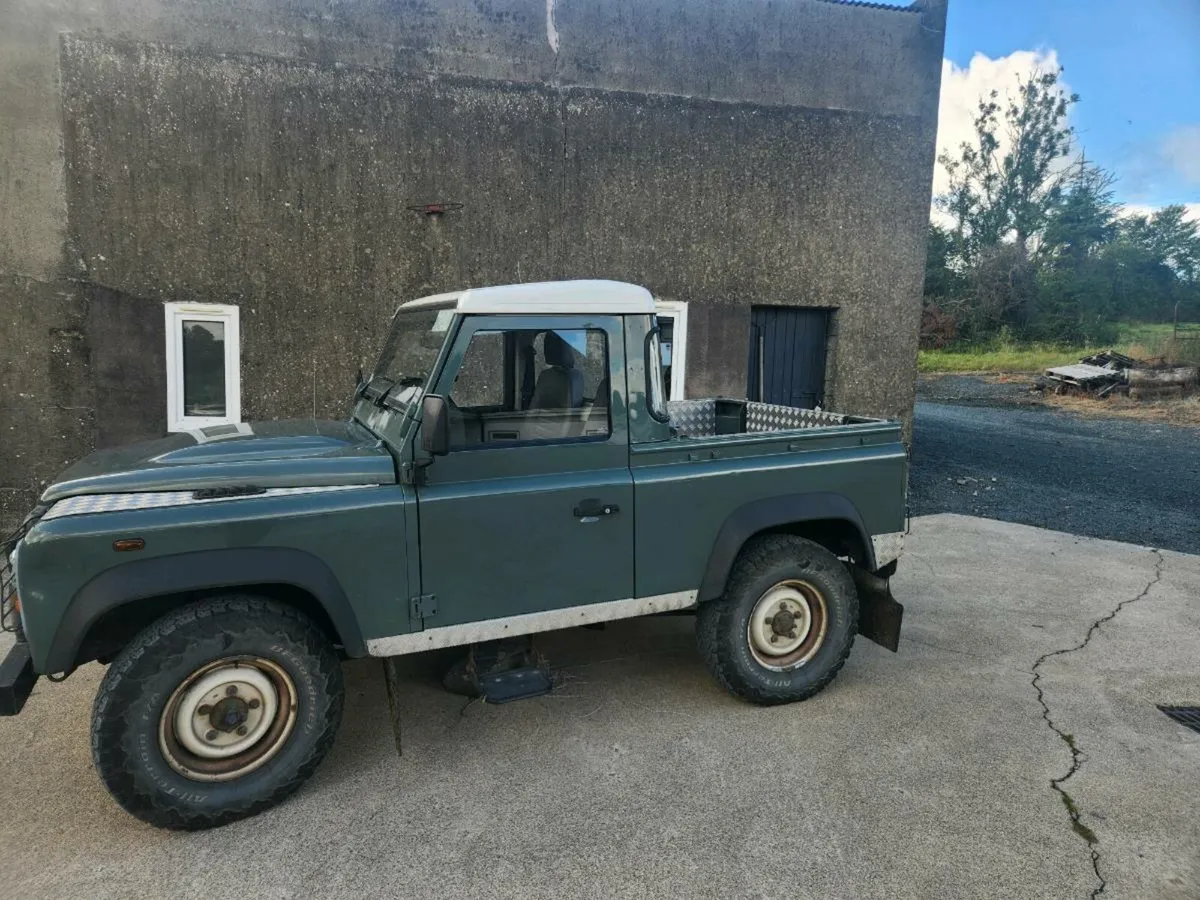 Land-rover Defender - Image 2