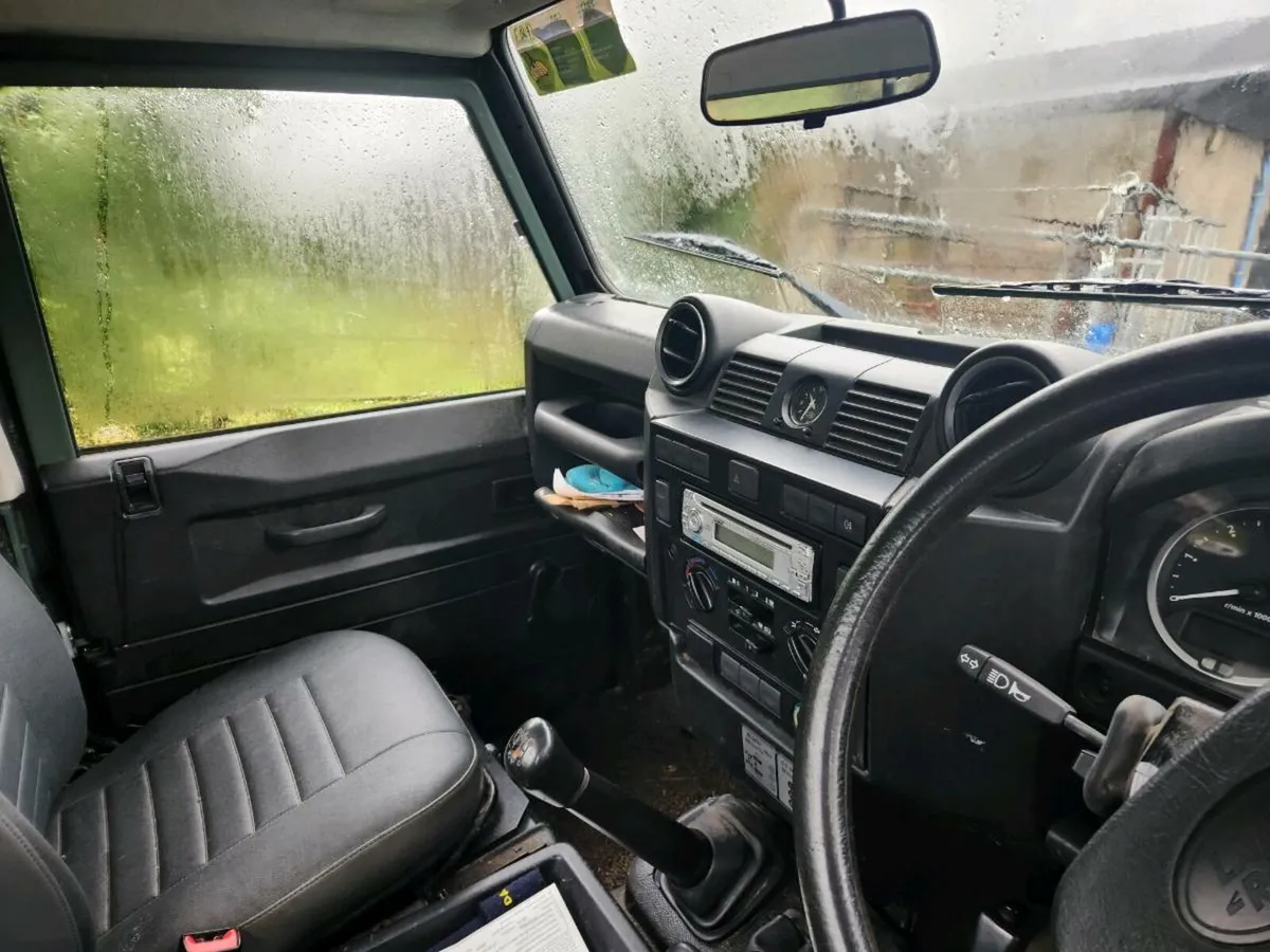 Land-rover Defender - Image 3