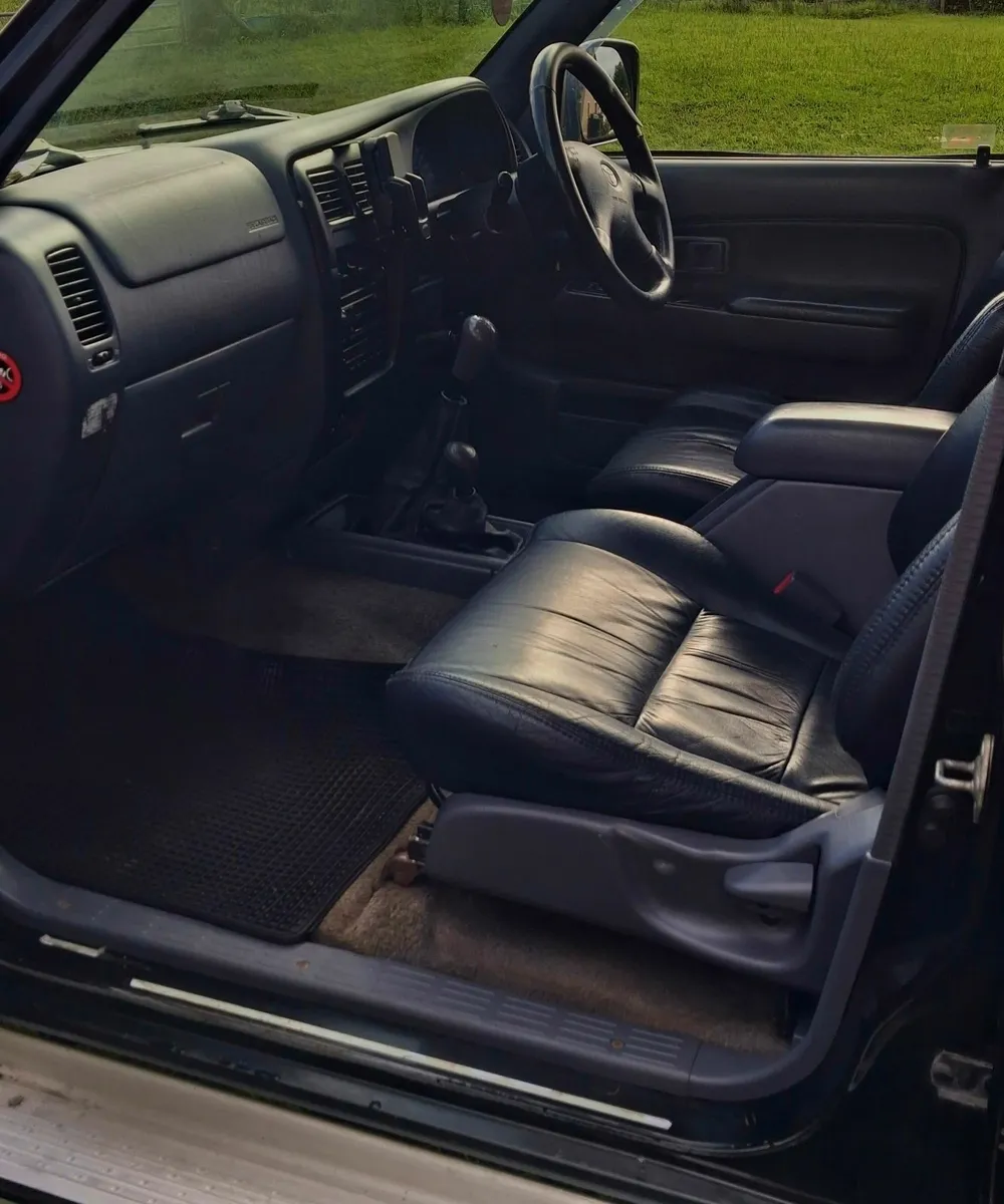 Toyota Hilux 2004 - Image 4