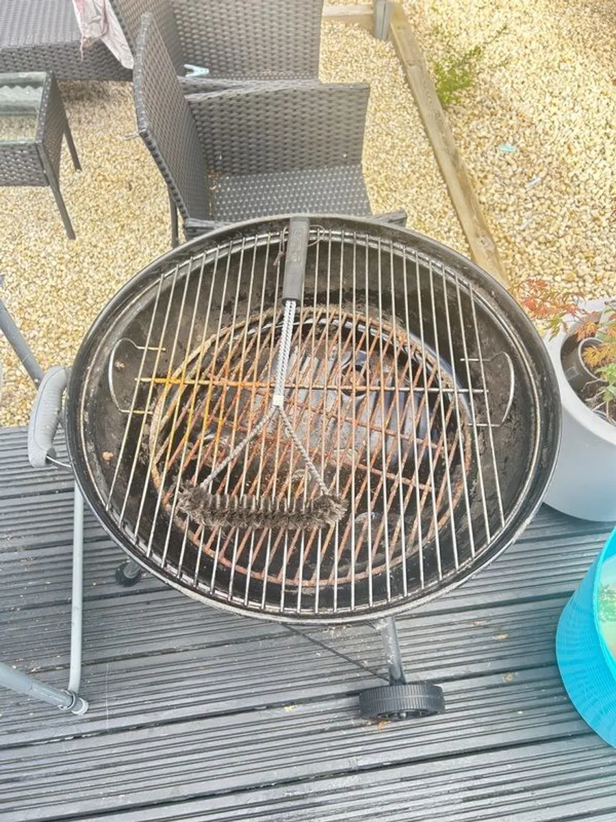 Weber 57cm bbq - Image 1