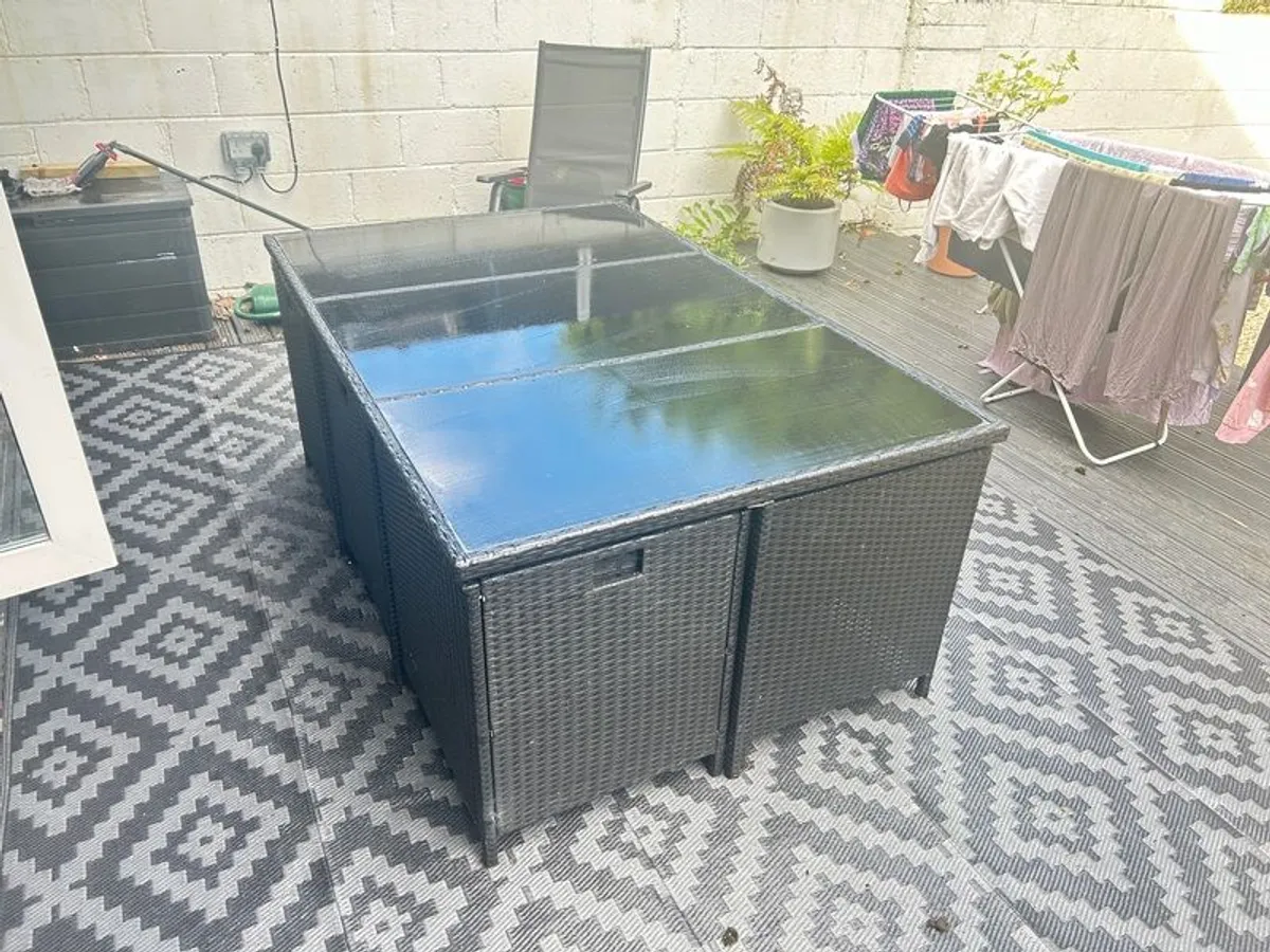 6 seater cube - Image 1