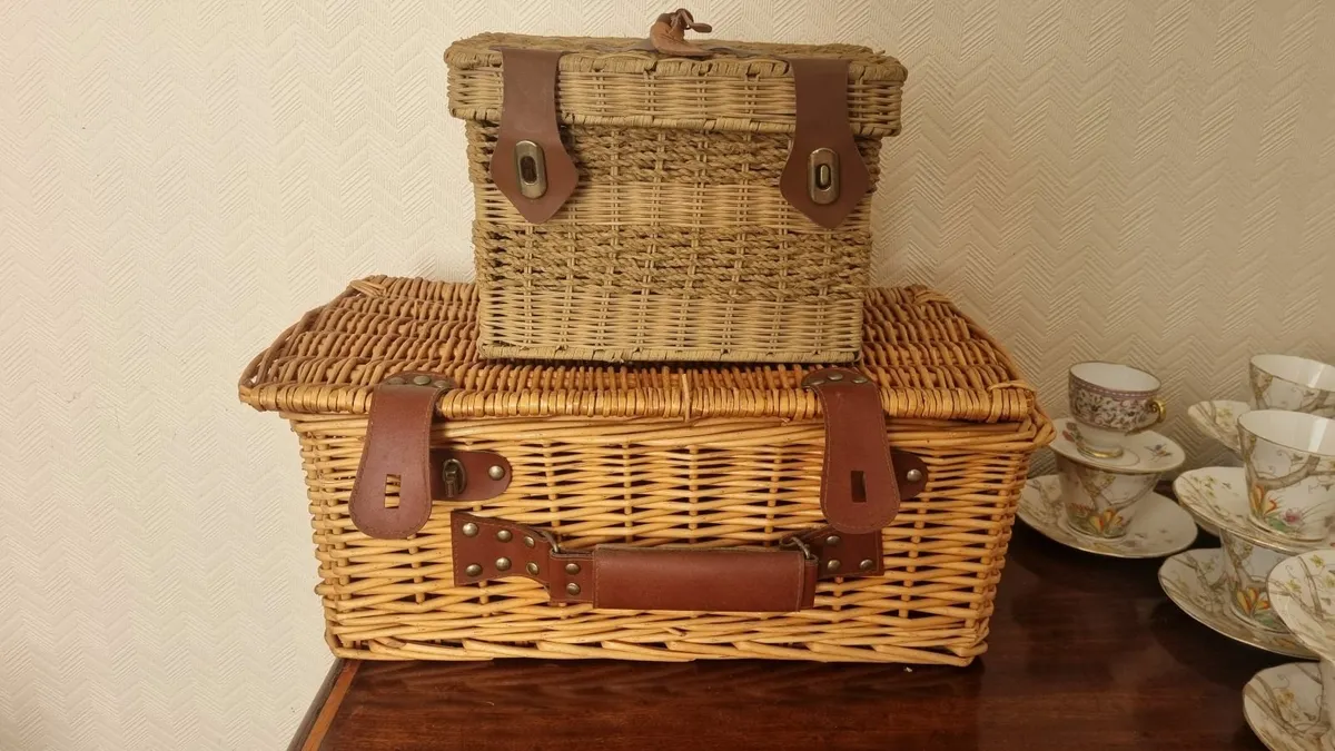 Wicker Hamper Baskets Harrods London - Image 1