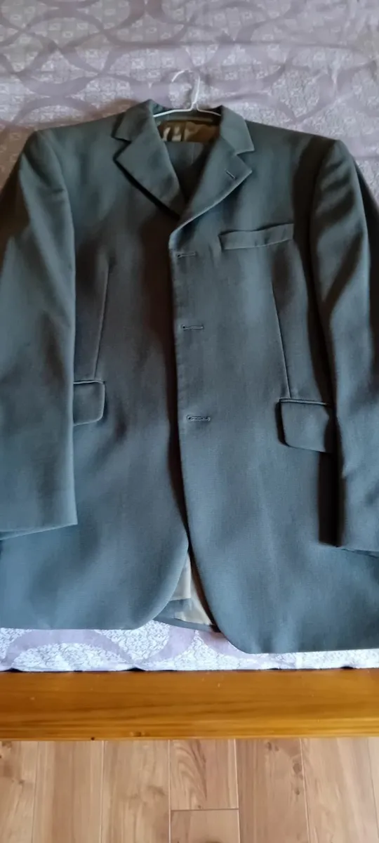 Mens suit - Image 1