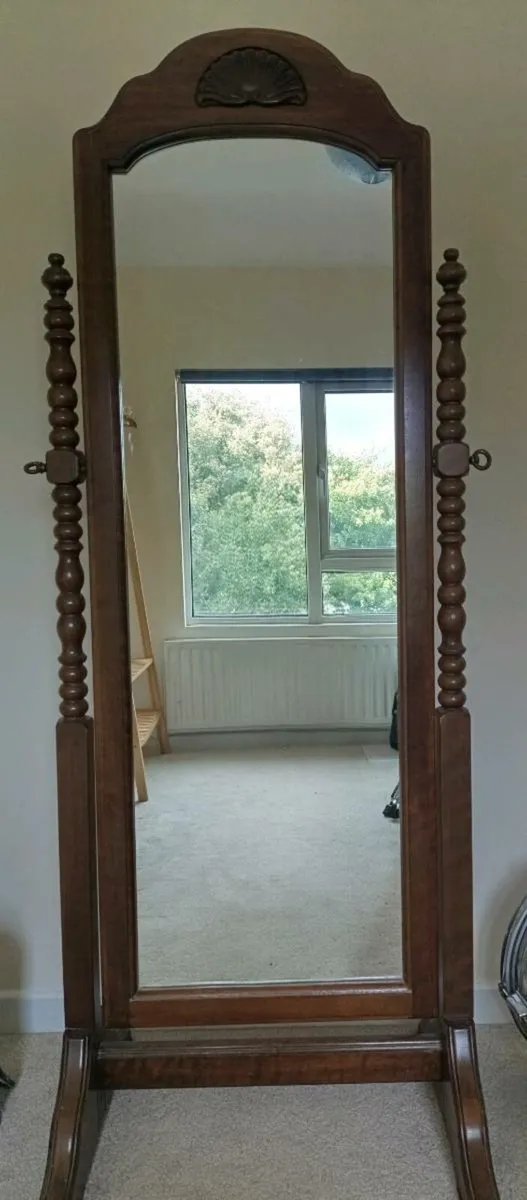 Free standing mirror - Image 1