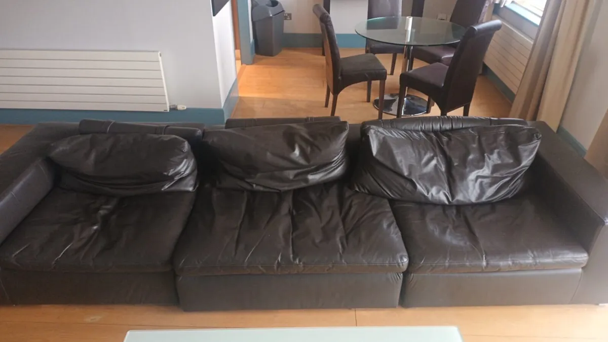4 Seater Leather Couch - Image 1