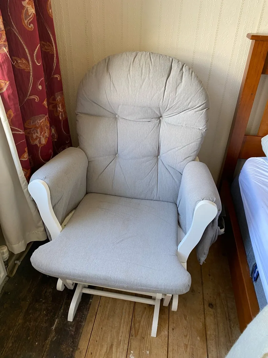 Nursing chair - Image 1