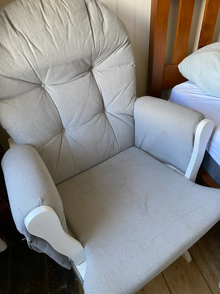 Nursing chair - Image 2