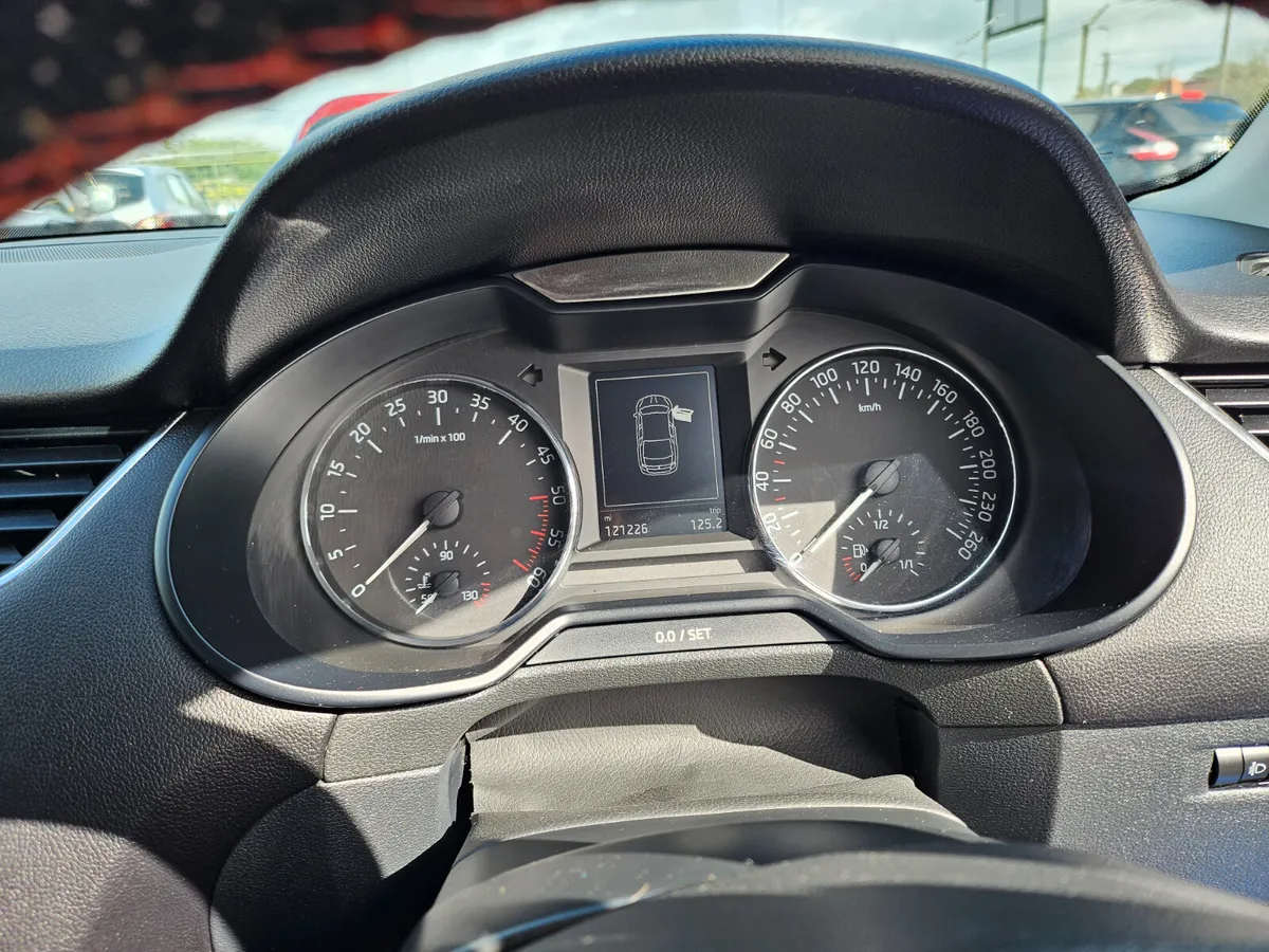 Skoda Octavia 2015 - Image 4