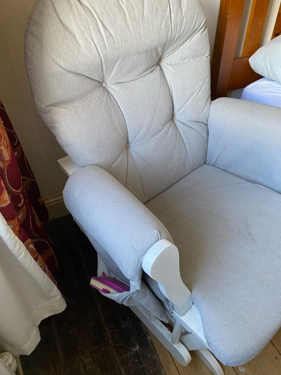 Nursing chair - Image 3