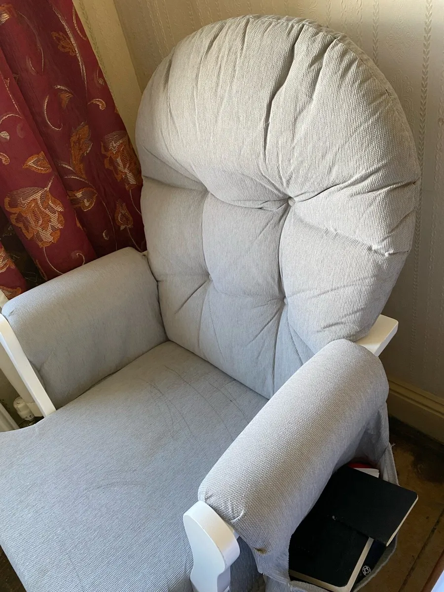 Nursing chair - Image 4