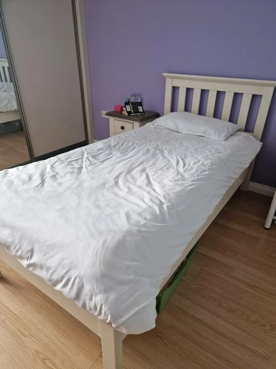 Single bed - Image 2