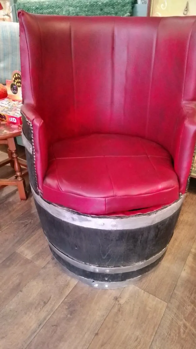 Barrel chair - Image 1