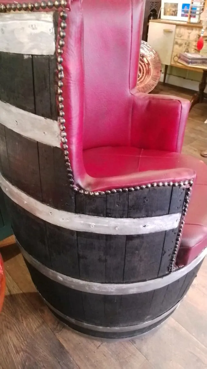 Barrel chair - Image 2