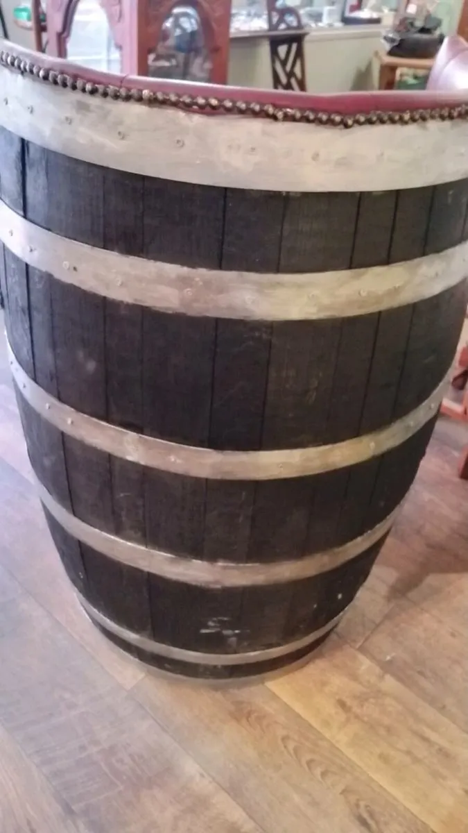 Barrel chair - Image 3