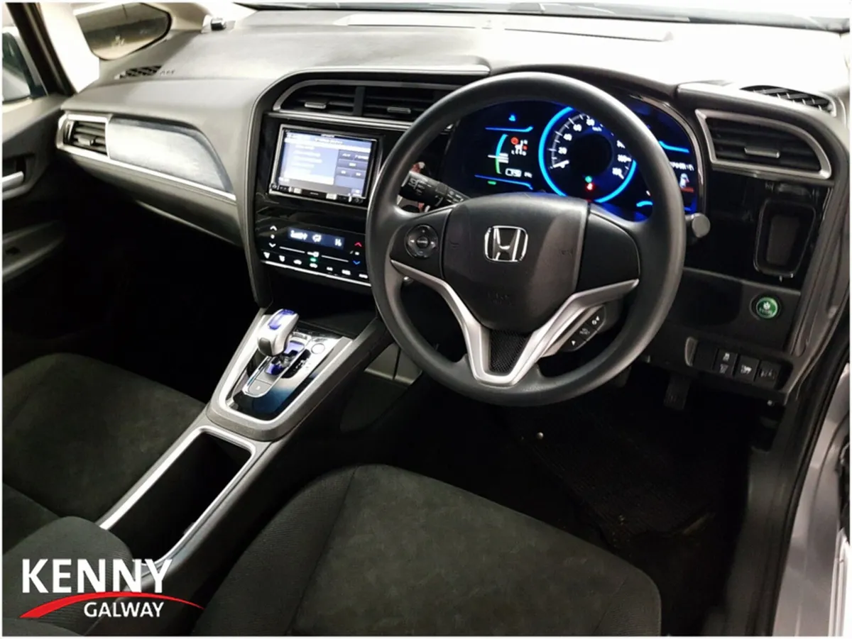 Honda Shuttle DAA-GP7 5DR AUTO - Image 2