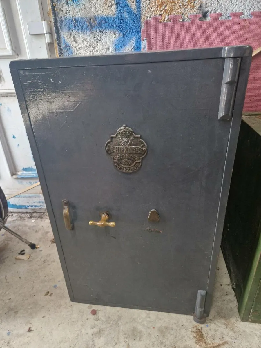 Safe - Image 1