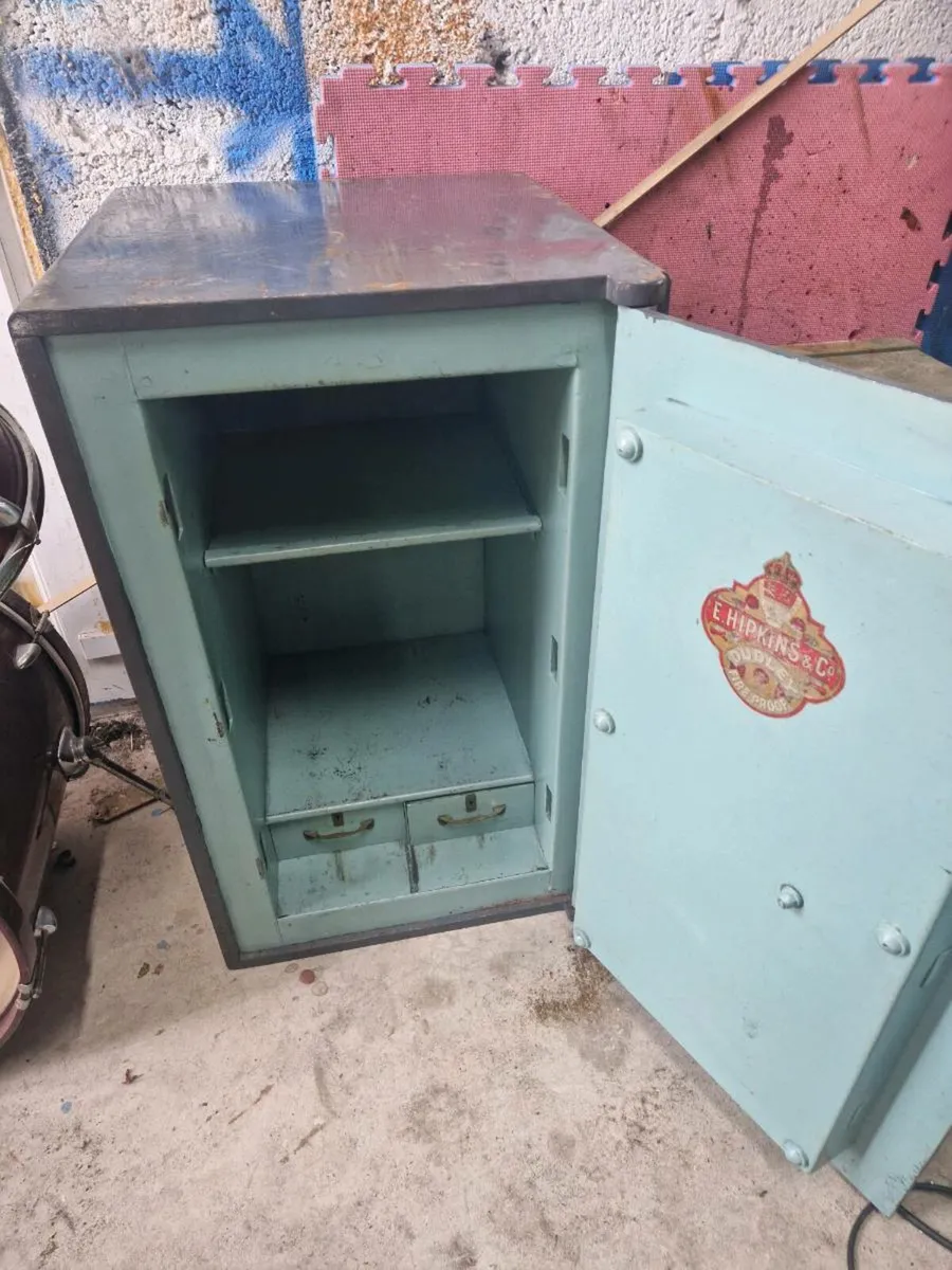 Safe - Image 2