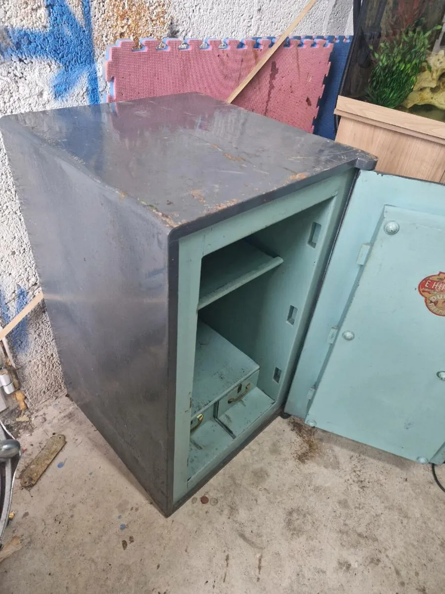 Safe - Image 3