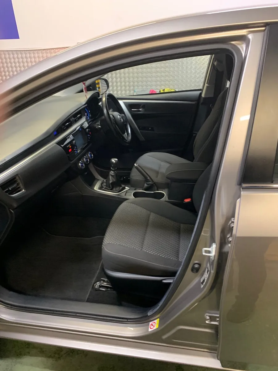 Toyota Corolla 2016 - Image 2