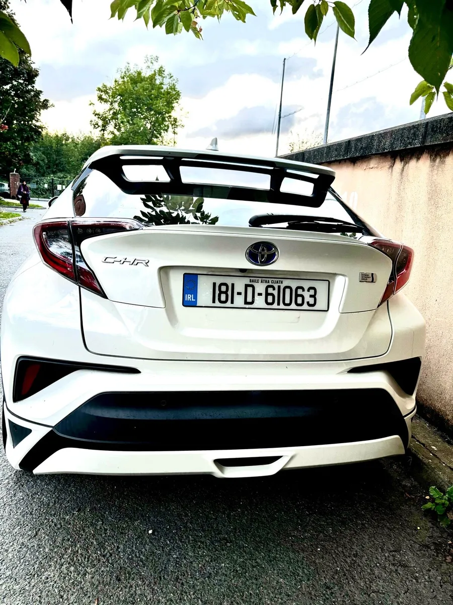 Toyota CHR LED EDITION hybrid - Image 3