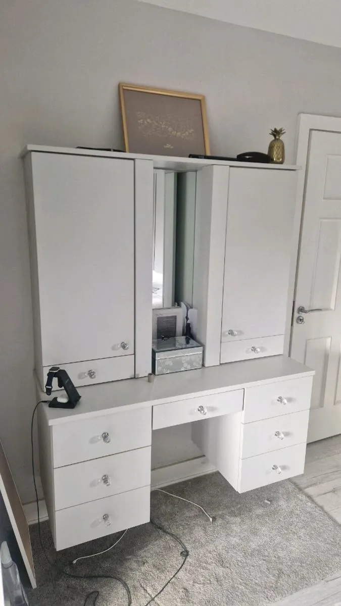 Wardrobe doors and dressing table - Image 3