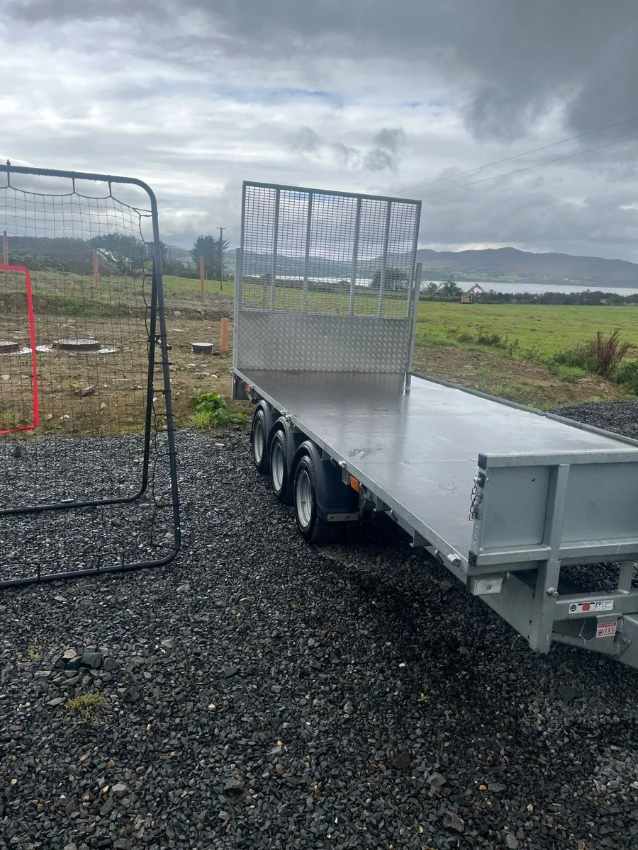 Trailer - Image 1