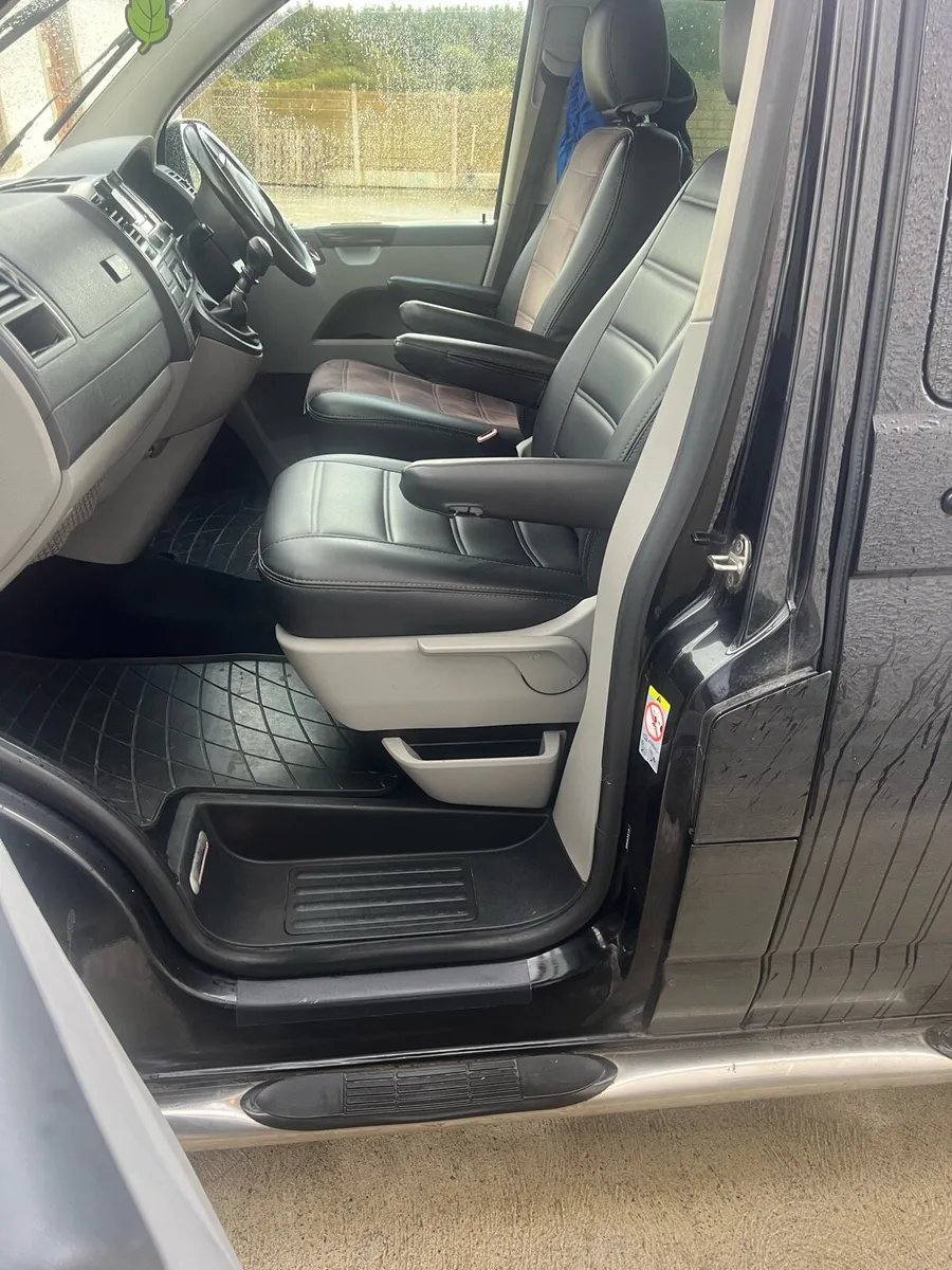 Volkswagen Transporter Shuttle- 8 seater - Image 2