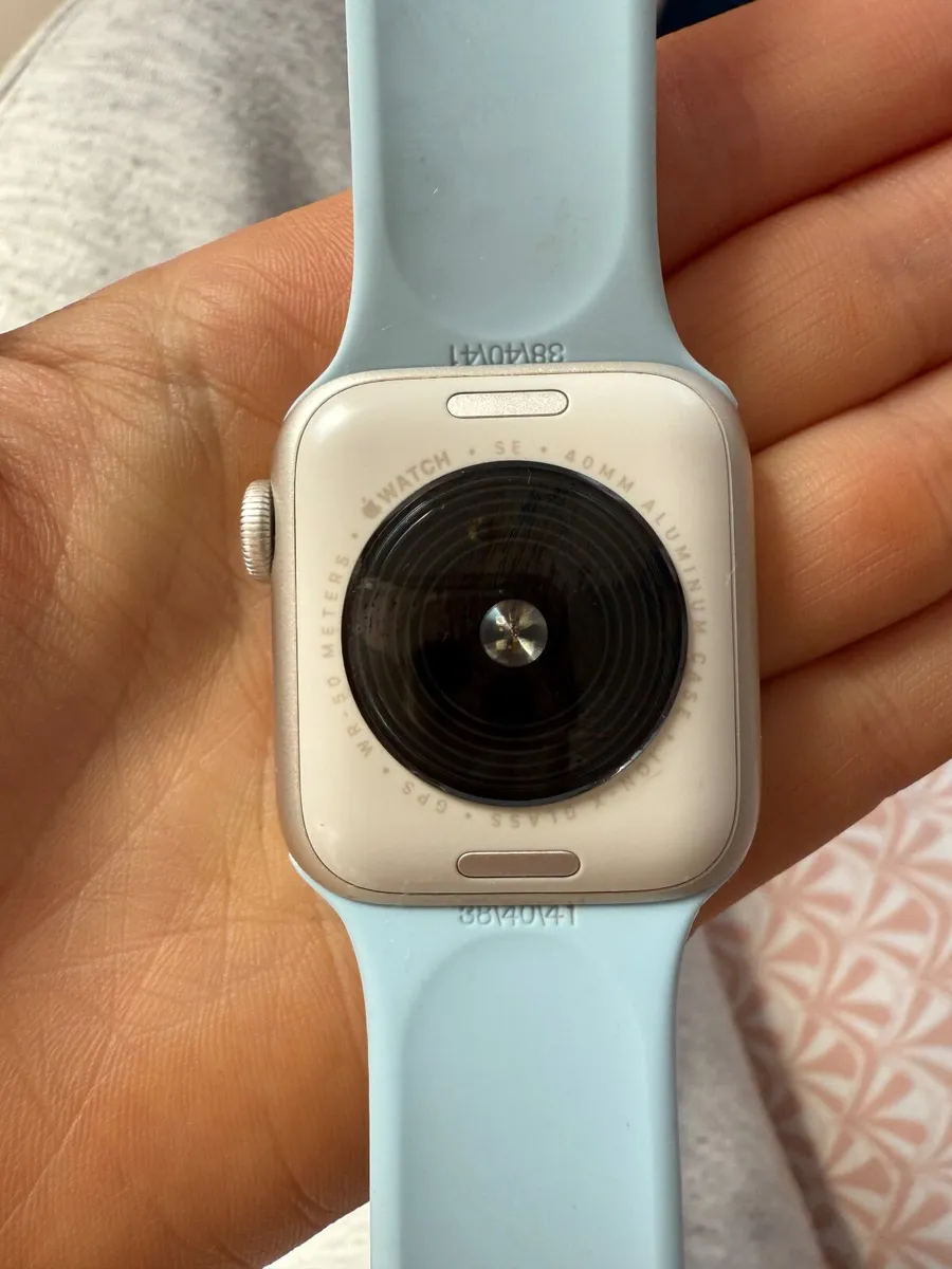 Apple Watch SE - Image 1