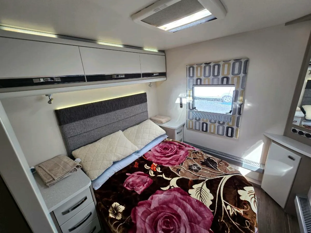 Caravan - Image 2