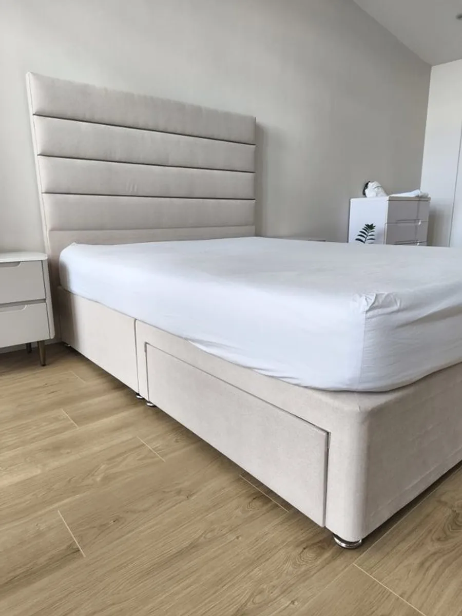King size bed - Image 1