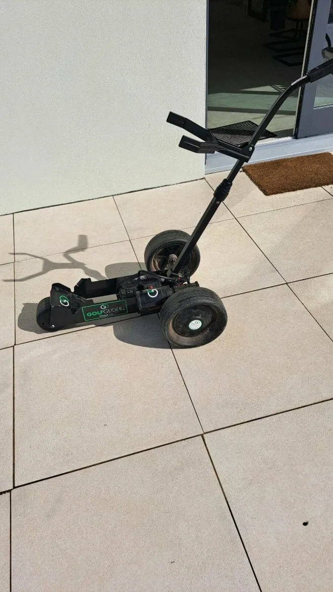 Golfglider battery golf trolly.with charger. - Image 1