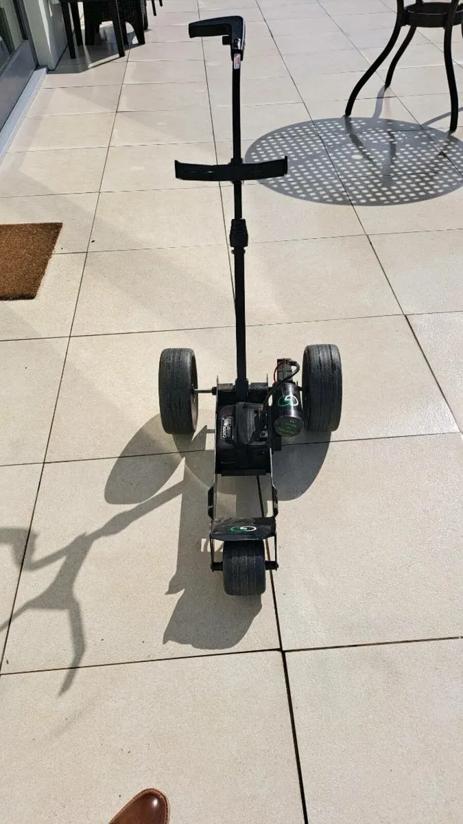 Golfglider battery golf trolly.with charger. - Image 3
