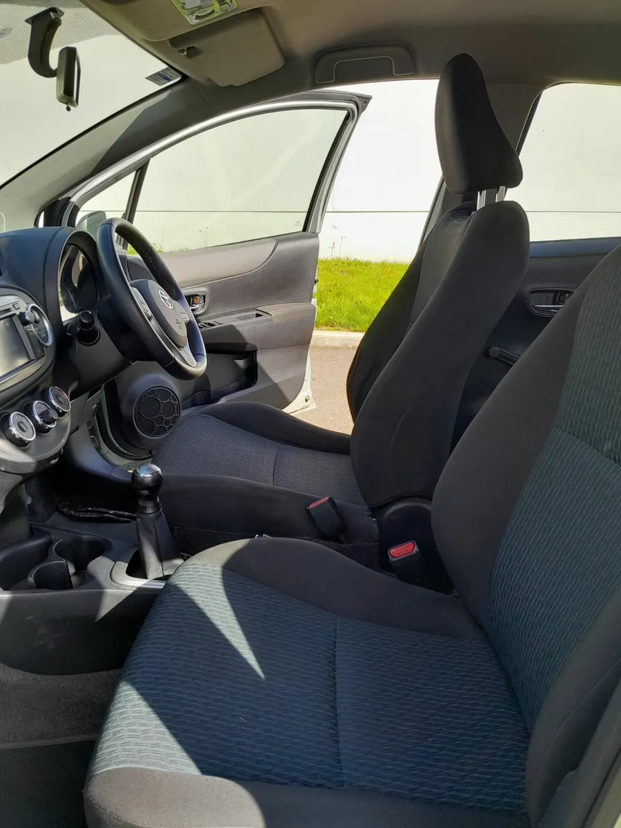 Toyota Yaris 2012 - Image 3