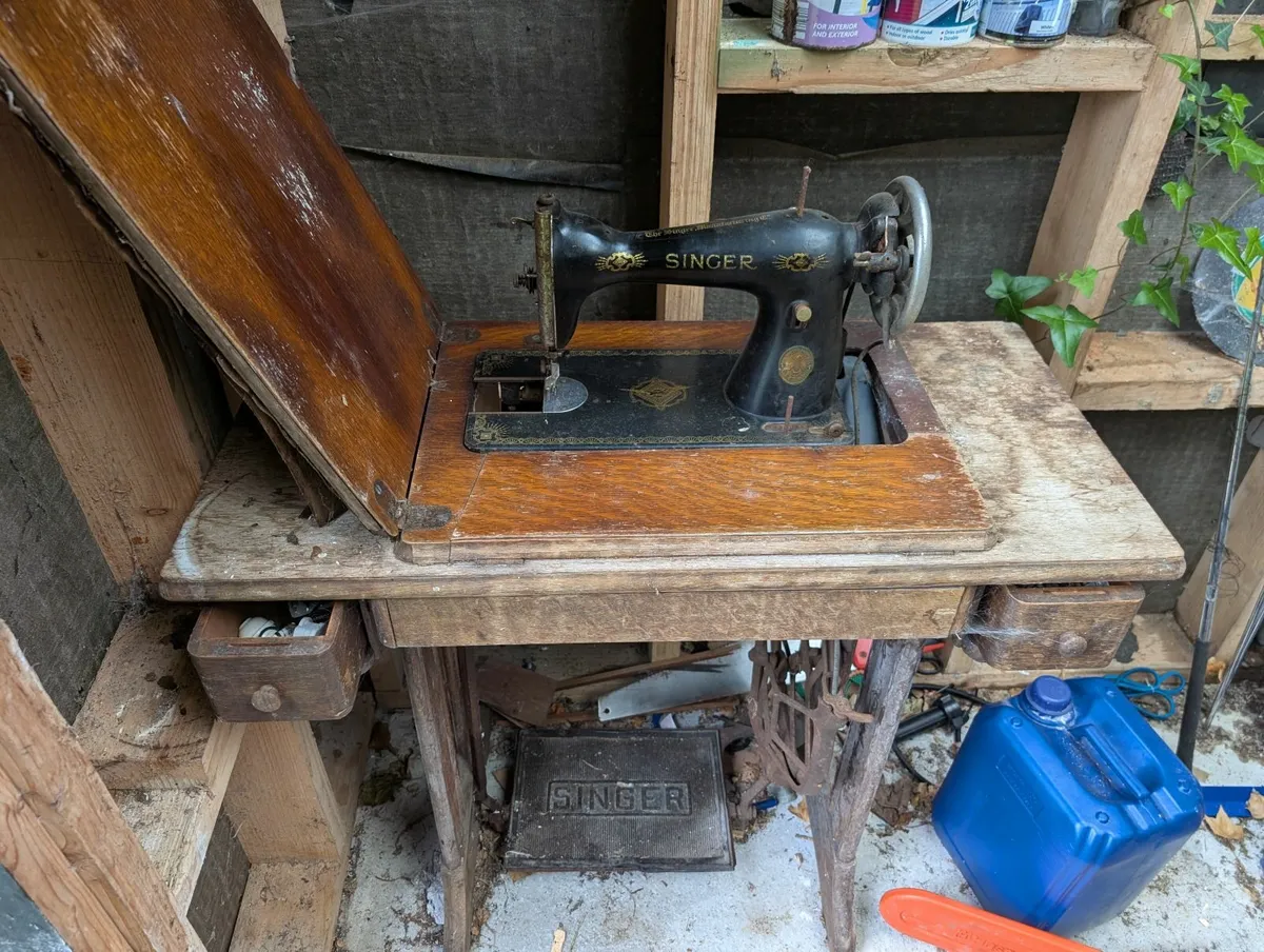 Singer Sowing Machine - Image 3