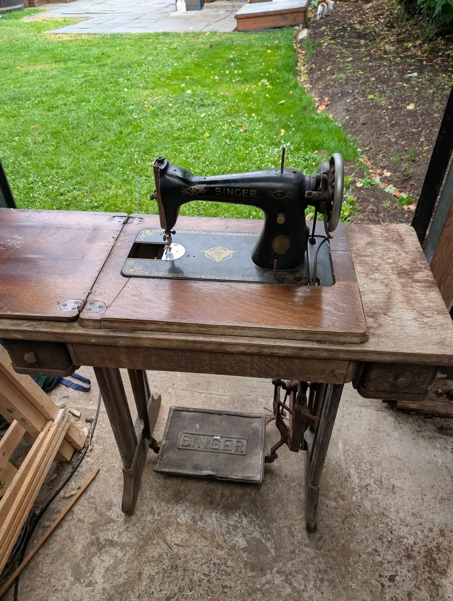 Singer Sowing Machine - Image 1