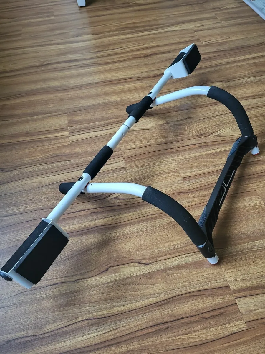 Pull up bar - Image 2
