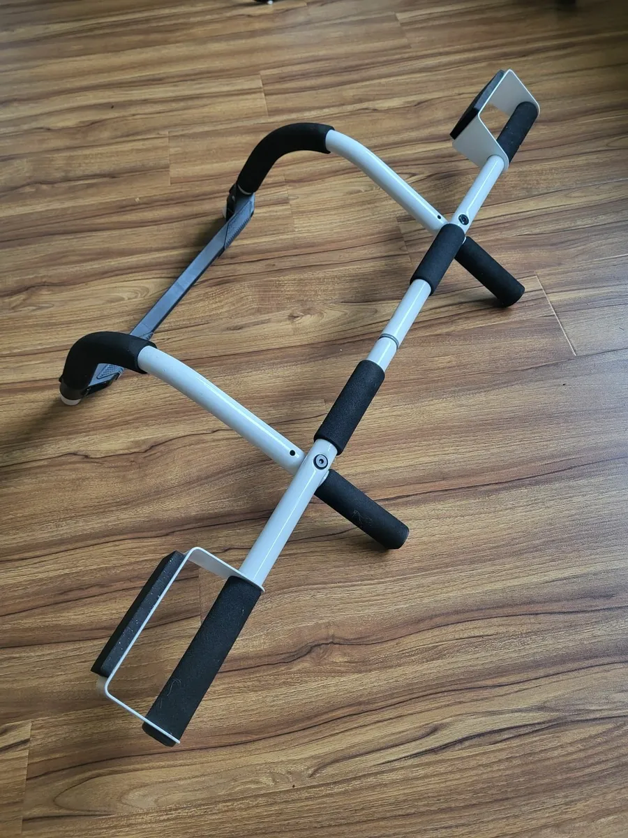 Pull up bar - Image 1