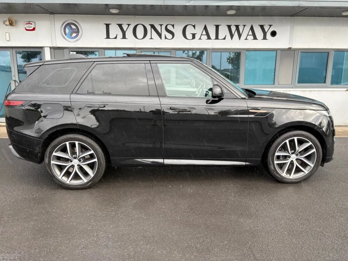 Land Rover Range Rover Dynamic SE / Glass Roof / - Image 4
