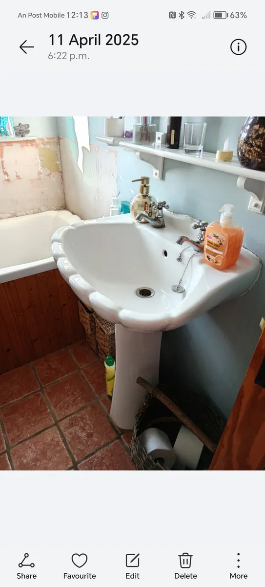 Bathroom suite - Image 2