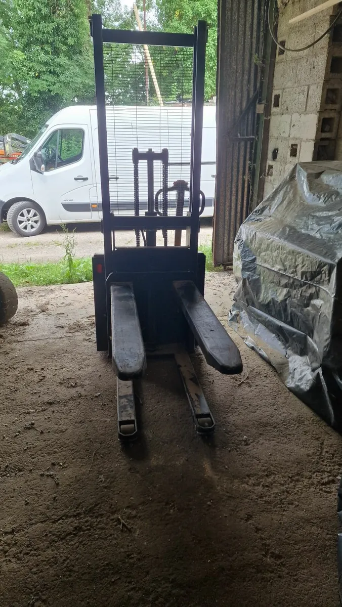 Hight lift electric pallet truck - Image 2