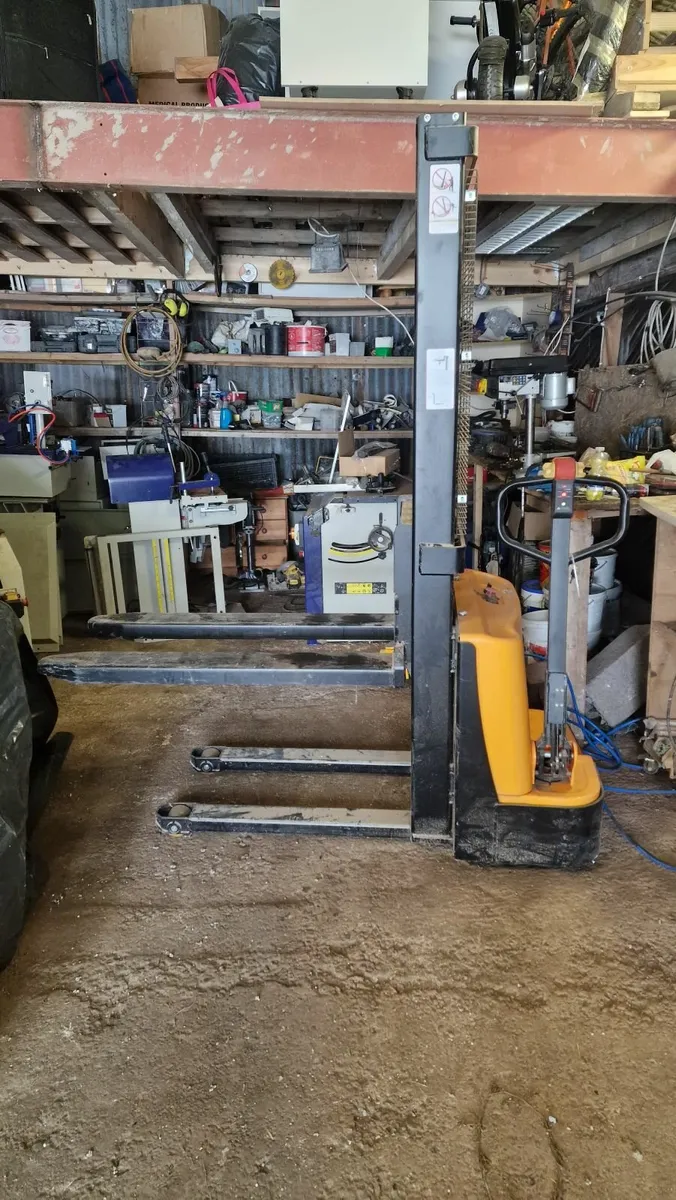 Hight lift electric pallet truck - Image 3