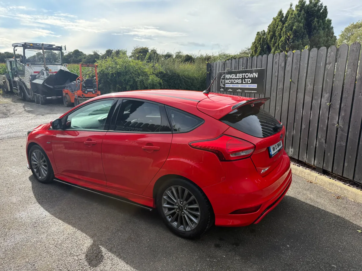 2018 Ford Focus ST-Line - Image 4