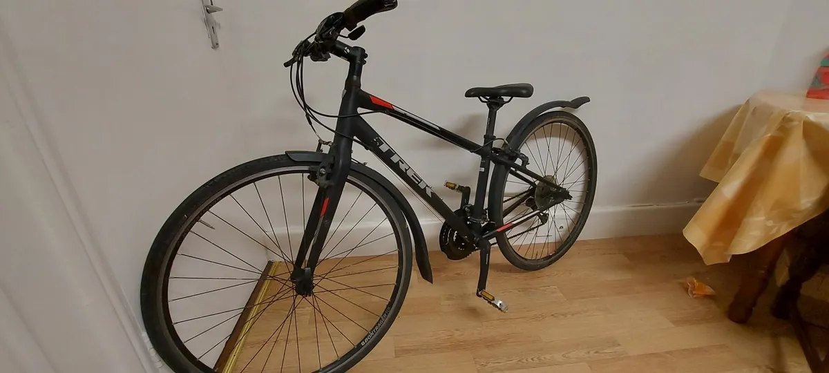 Trek FX3 HYBRID BIKE - Image 4